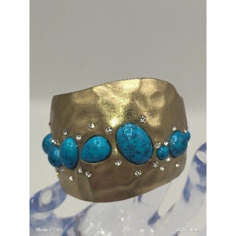 Gold Tone Turquoise Cabochon Rhinestone Spring Hinge Hammered Bangle Bracelet